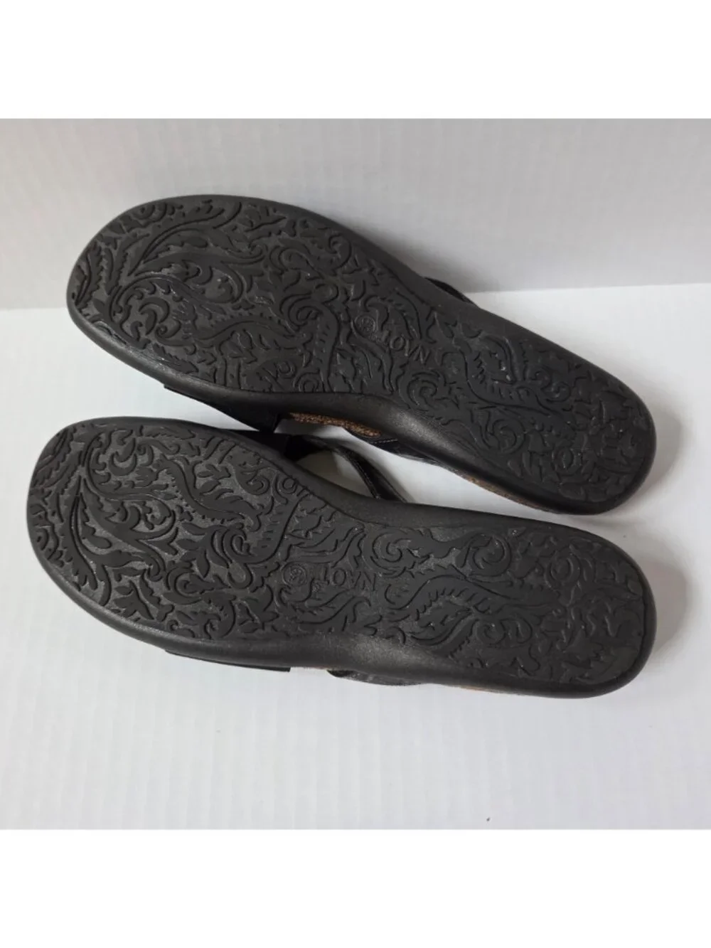 Naot Sandals Womens 39 / 8 Metallic Black Leather Penelope Comfort Flip Flop